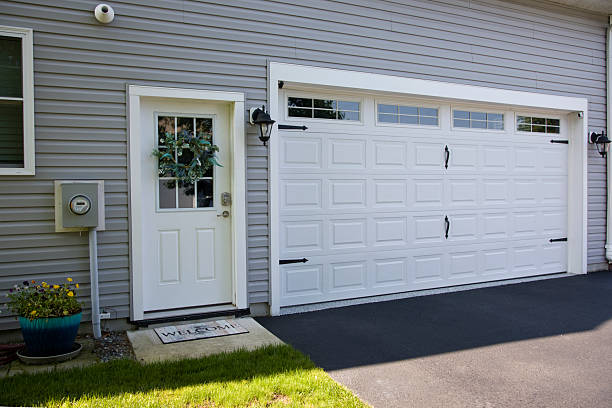 24/7 Emergency Garage Door Panel Replacement experts in Sansom Park, TX